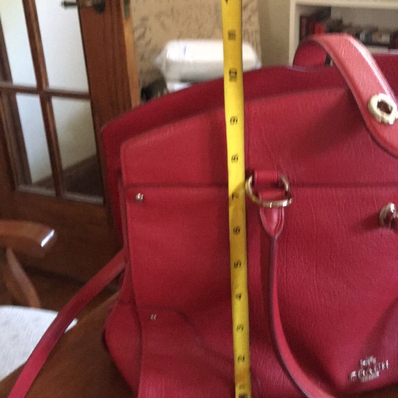 Beautiful Red Coach - Picture 6 of 7